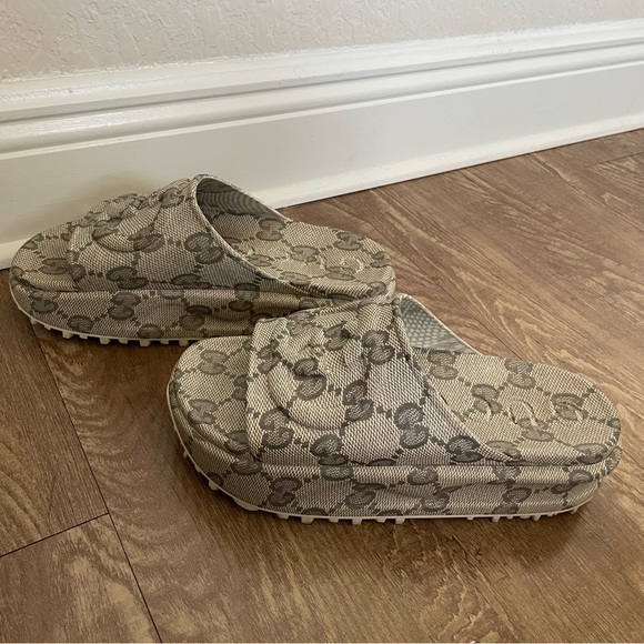 Authentic Gucci Women’s Slide Sandal with Interlocking G (Size US 9) - Picture 4 of 5